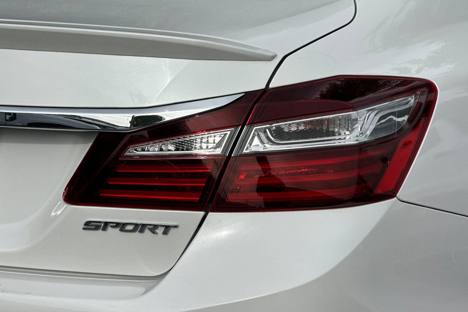 Used 2017 Honda Accord Sport image 8