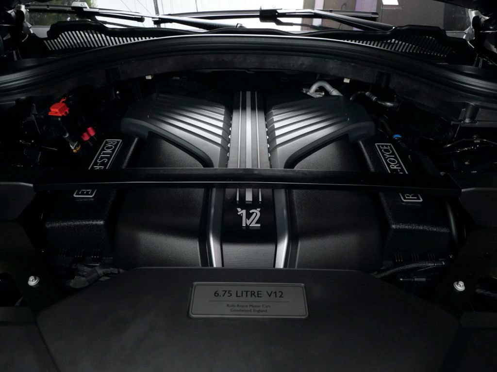 Used 2023 Rolls-Royce Cullinan Black Badge w/ Dark Exterior Package AWD/4WD image 35