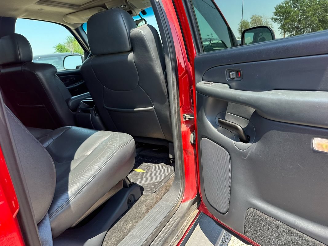 Used 2002 Chevrolet Avalanche 2500 w/ Convenience Pkg AWD/4WD image 22