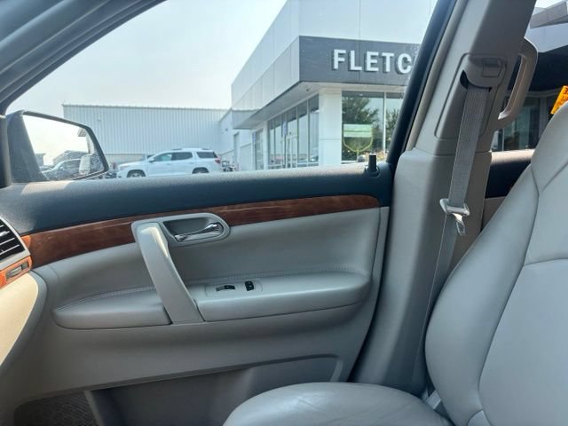 Used 2008 Saturn Outlook XR w/ Carbon Flash Special Edition AWD/4WD image 12