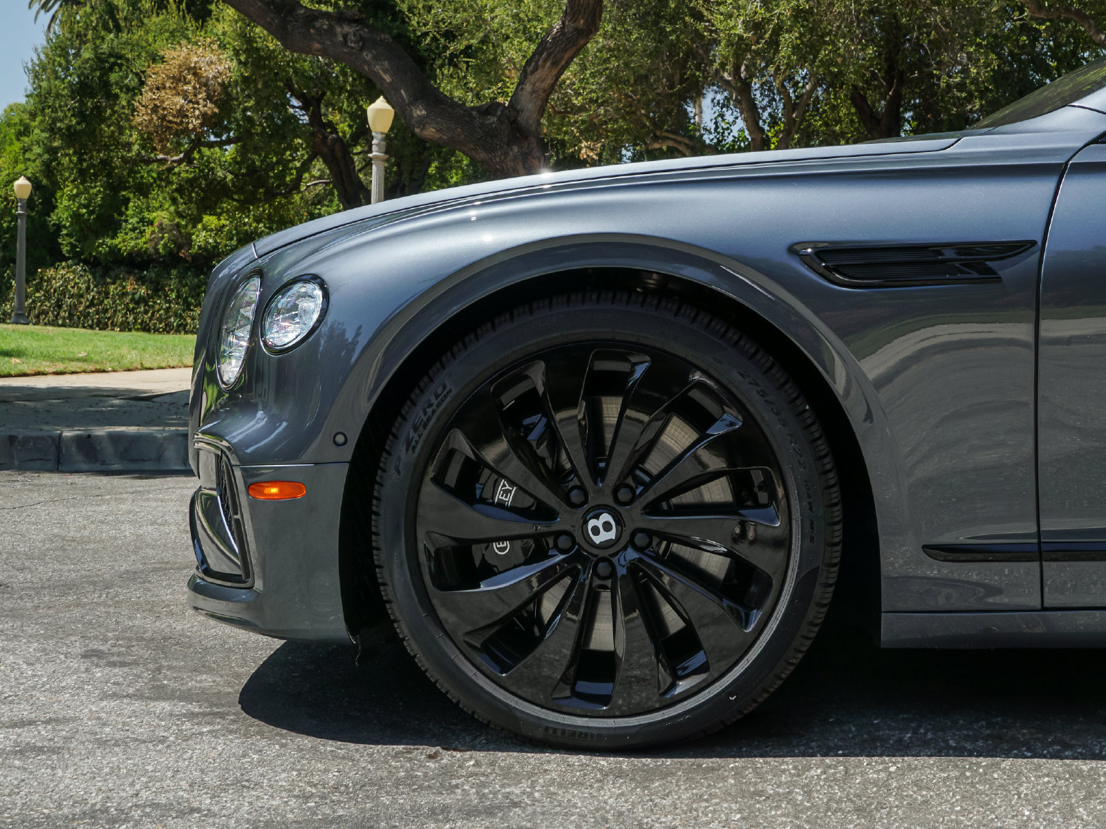 New 2025 Bentley Flying Spur Plug-In Hybrid AWD/4WD image 11