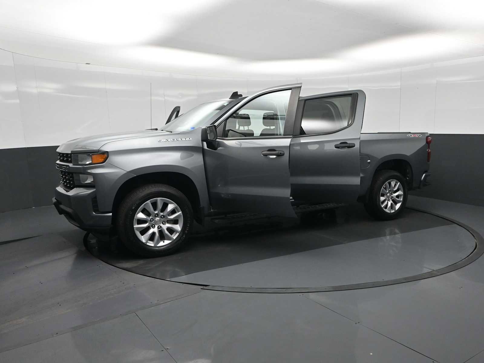 Used 2020 Chevrolet Silverado 1500 Custom w/ Custom Value Package image 32