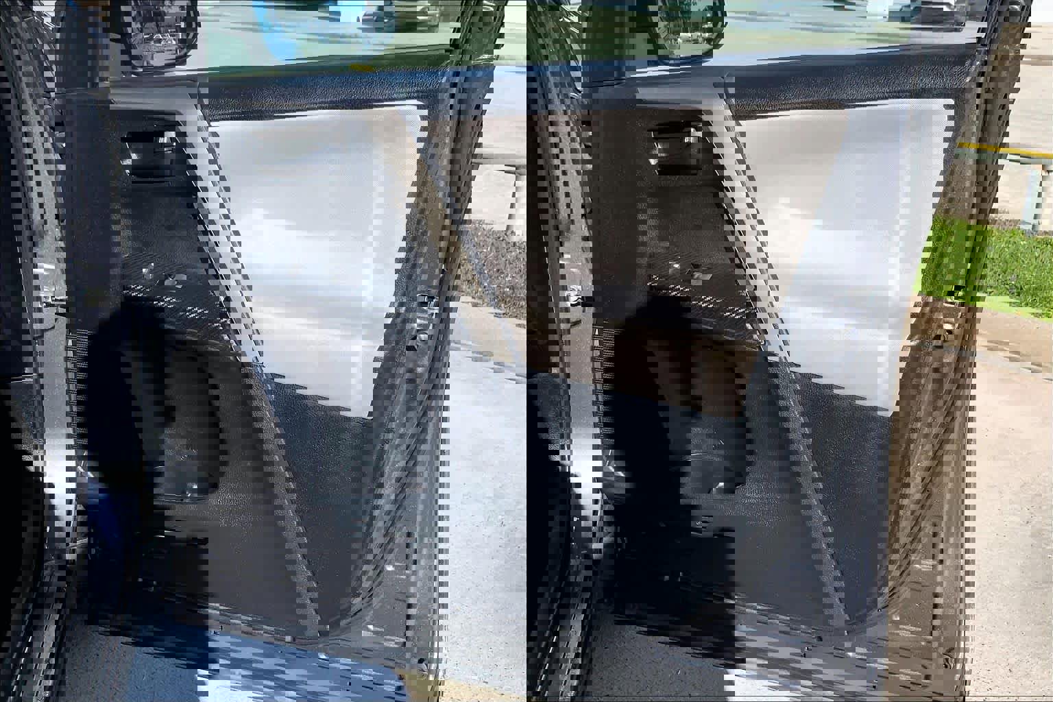 Used 2015 Toyota RAV4 LE image 18