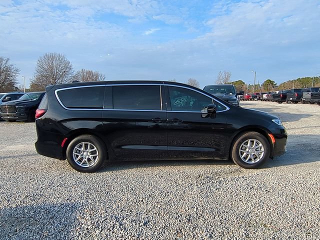 New 2026 Chrysler Pacifica Select FWD image 6