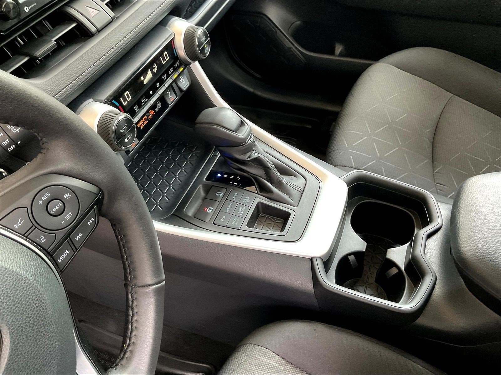 Used 2021 Toyota RAV4 XLE w/ Convenience Package AWD/4WD image 18