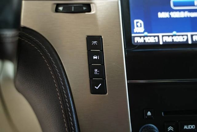Used 2013 Cadillac Escalade Platinum AWD/4WD image 28