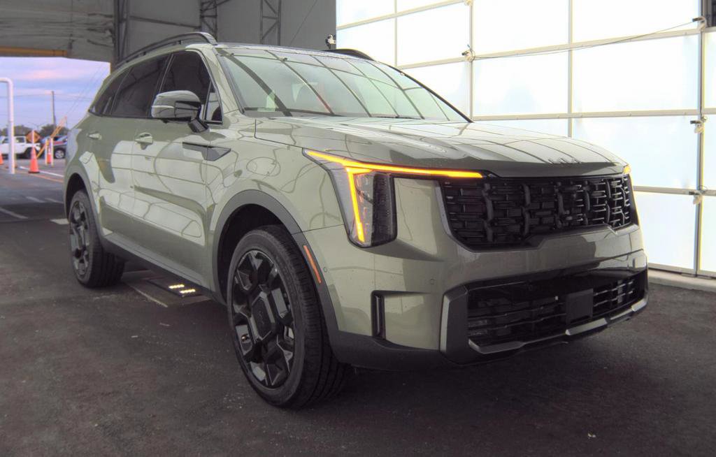 Used 2025 Kia Sorento SX image 2
