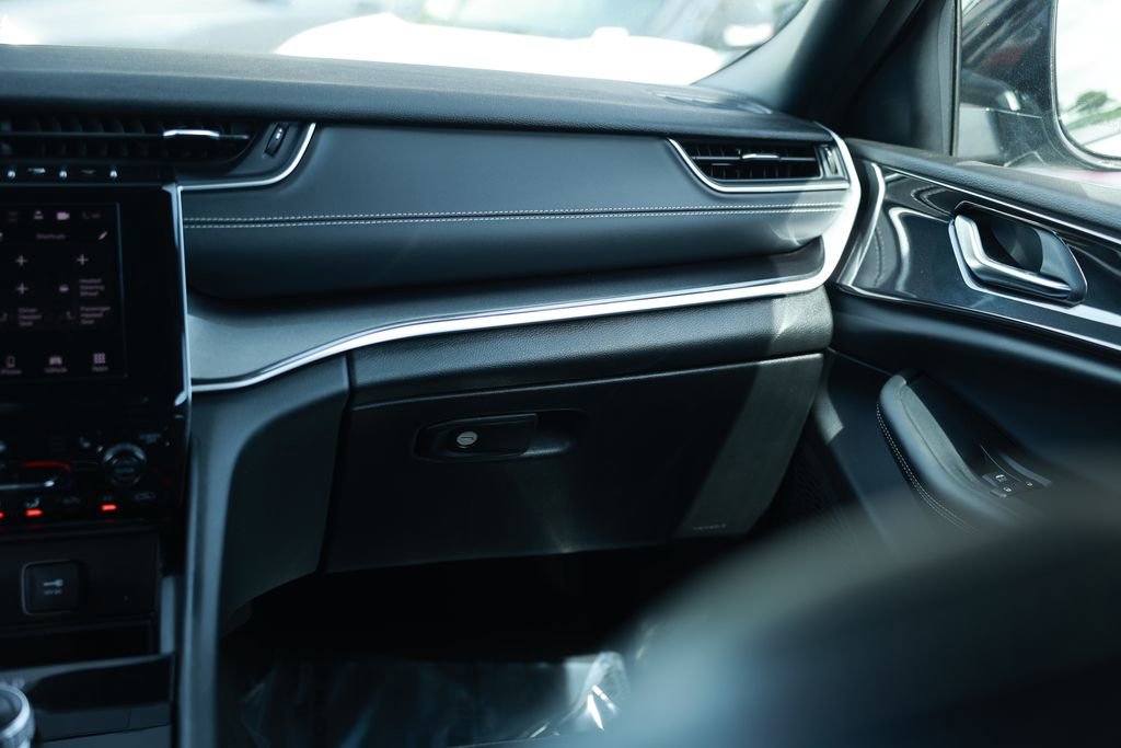 Used 2023 Jeep Grand Cherokee Altitude AWD/4WD image 27