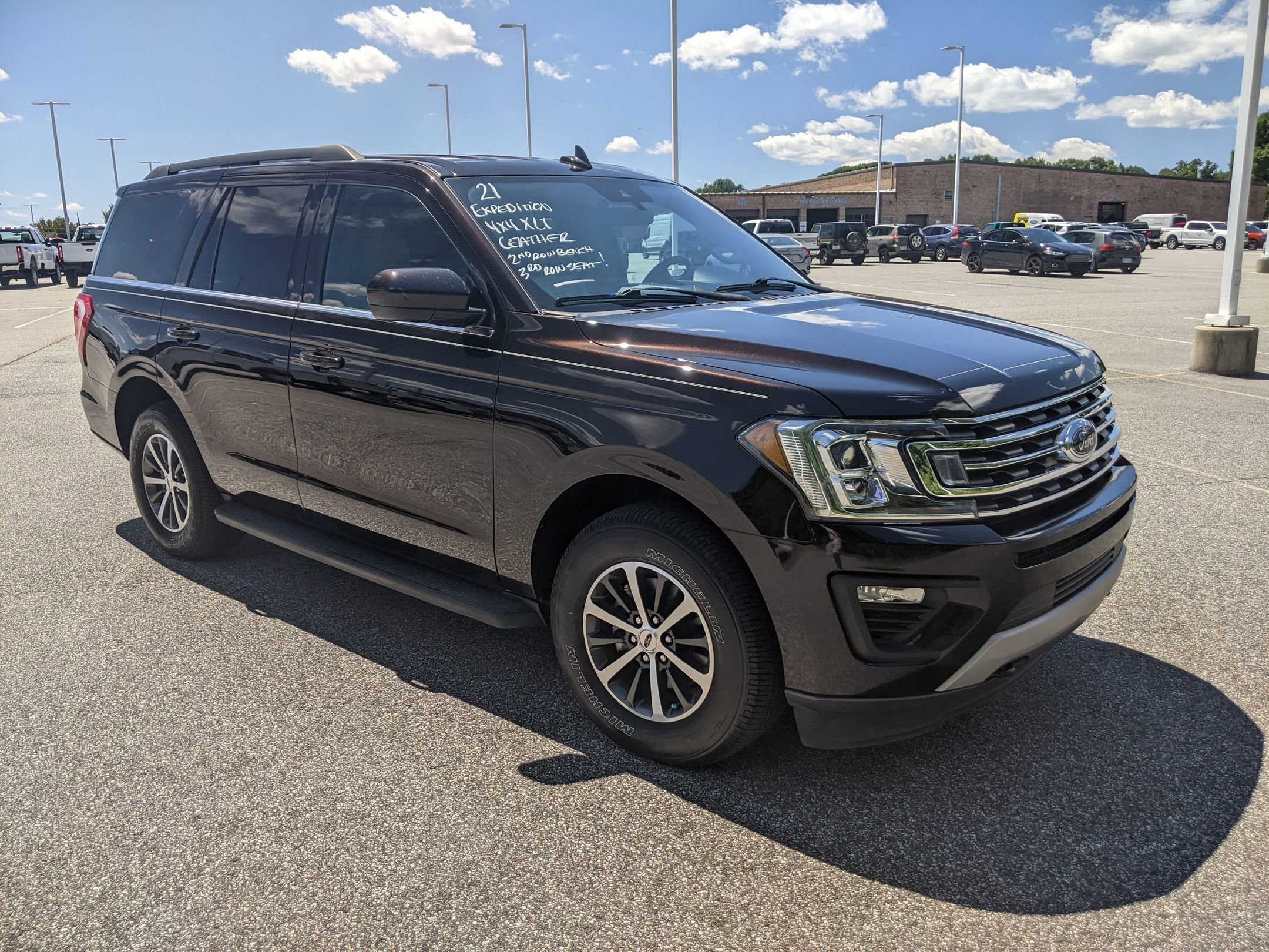 Used 2021 Ford Expedition XLT image 2