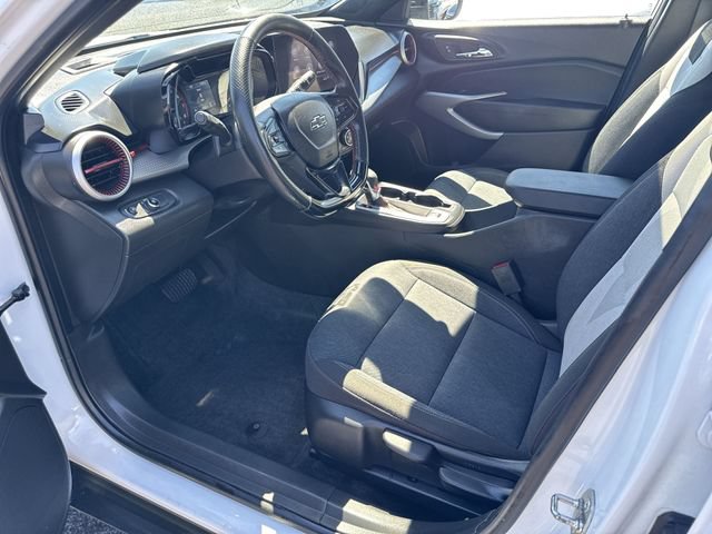 Used 2024 Chevrolet Trax RS w/ Sunroof Package FWD image 12