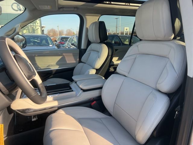 New 2026 Lincoln Navigator Reserve w/ Jet Appearance Package image 7