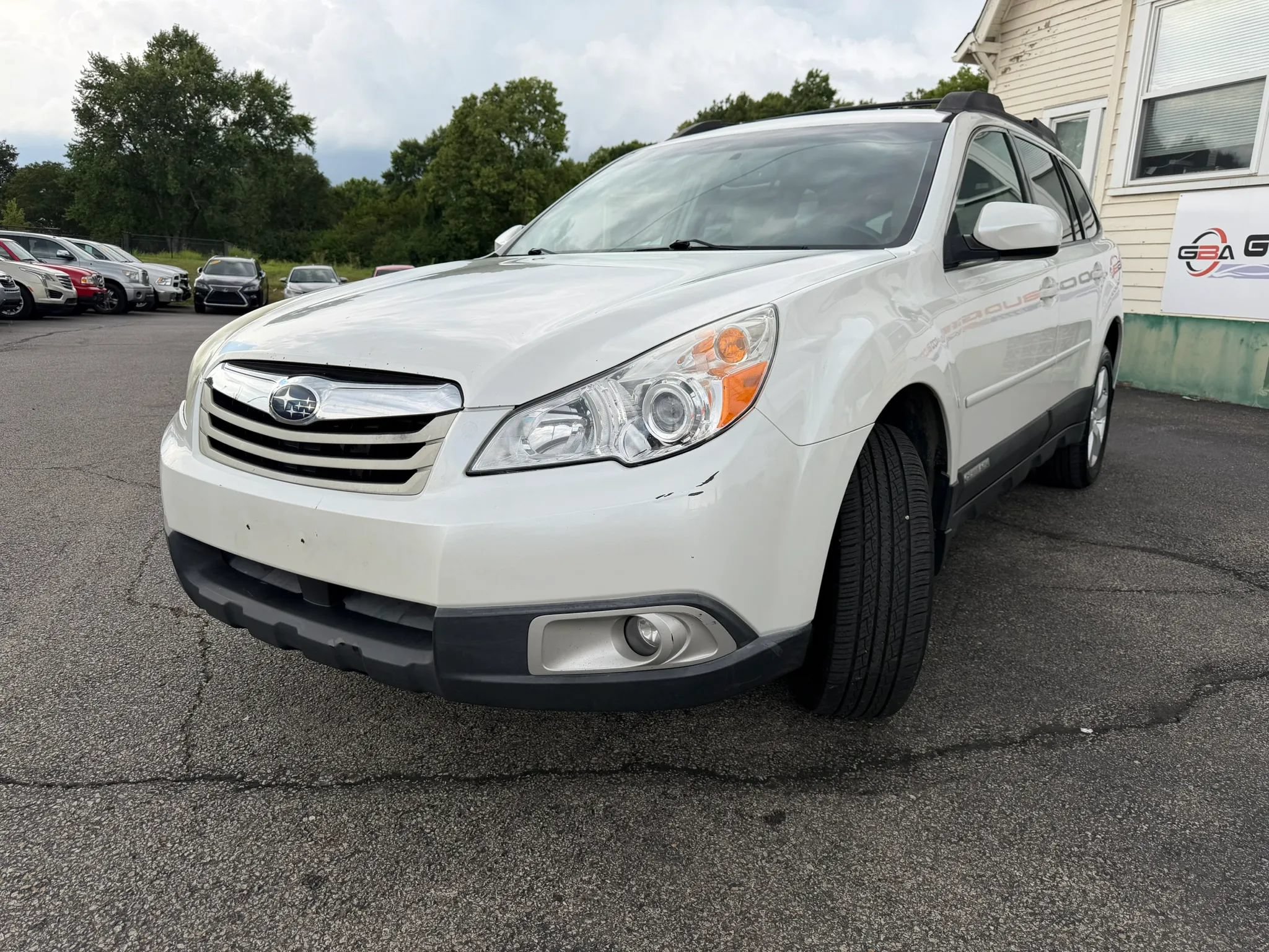 Used 2011 Subaru Outback 2.5i Premium w/ All-Weather Pkg AWD/4WD image 9