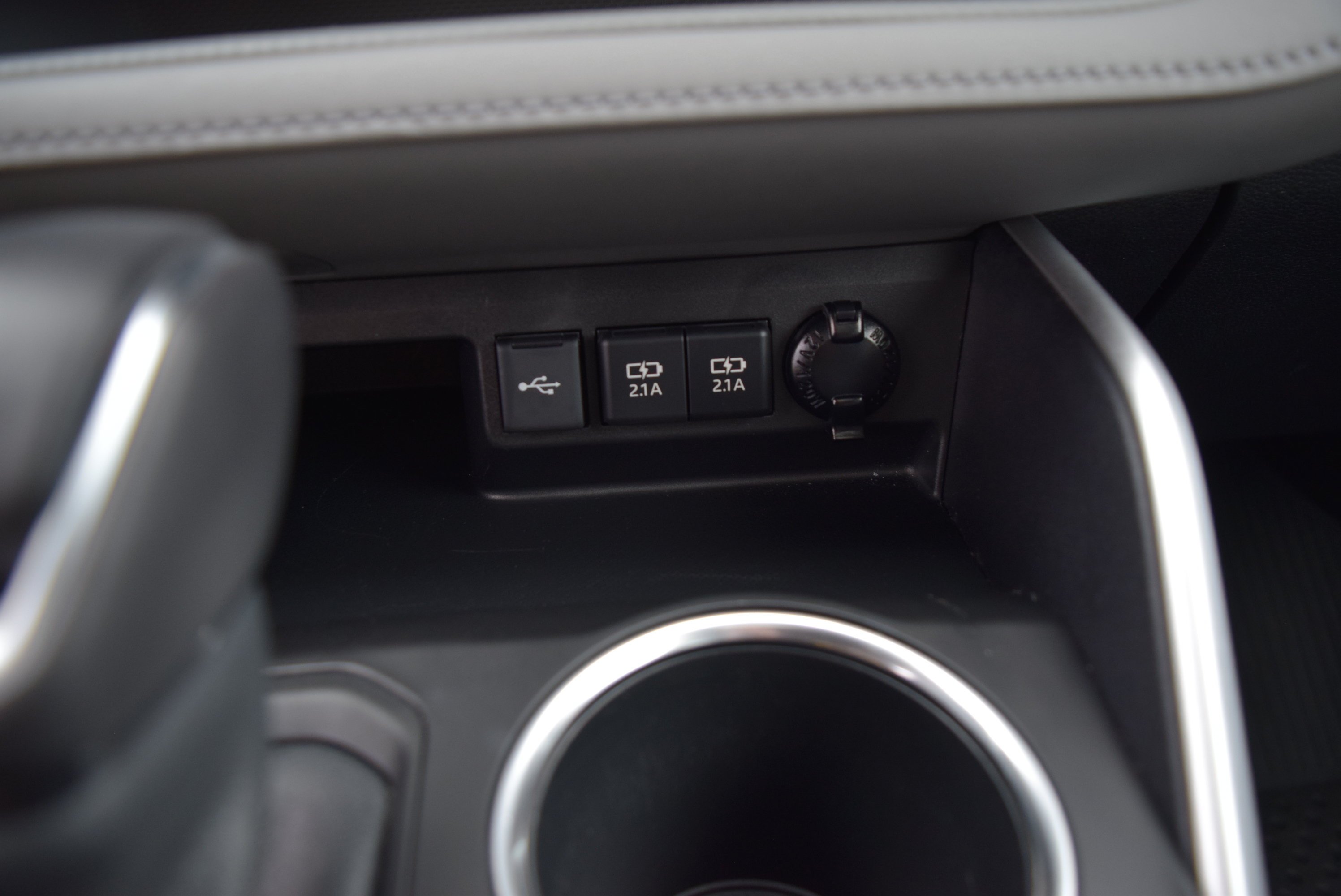 Used 2021 Toyota Highlander XLE AWD/4WD image 19