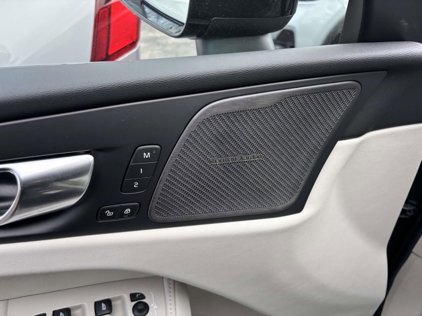 New 2026 Volvo XC60 B5 Ultra w/ Protection Package Premier image 10