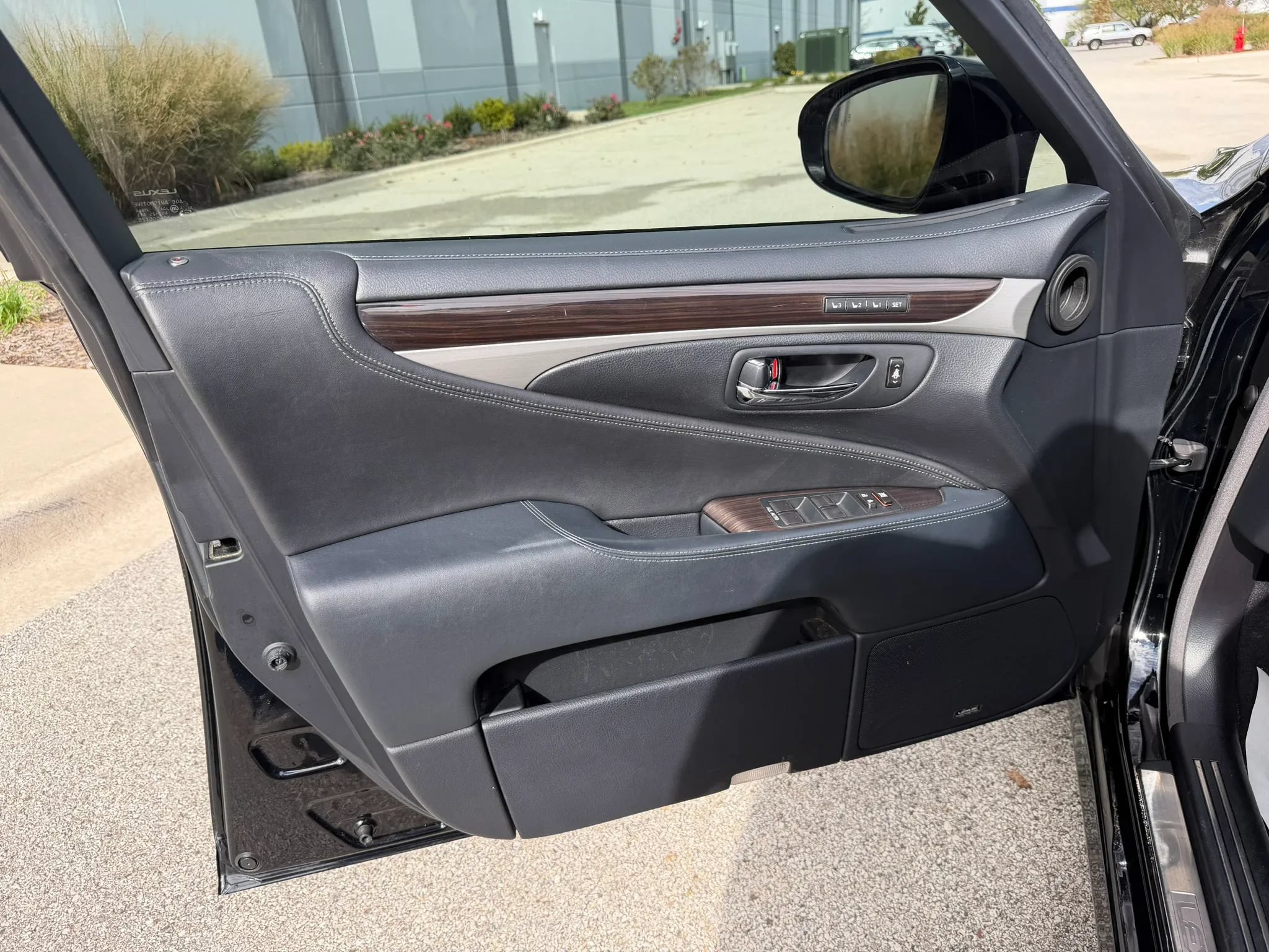 Used 2014 Lexus LS 460 w/ Comfort Package RWD image 15