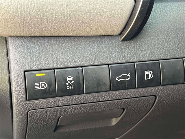 Used 2018 Toyota Camry LE image 20