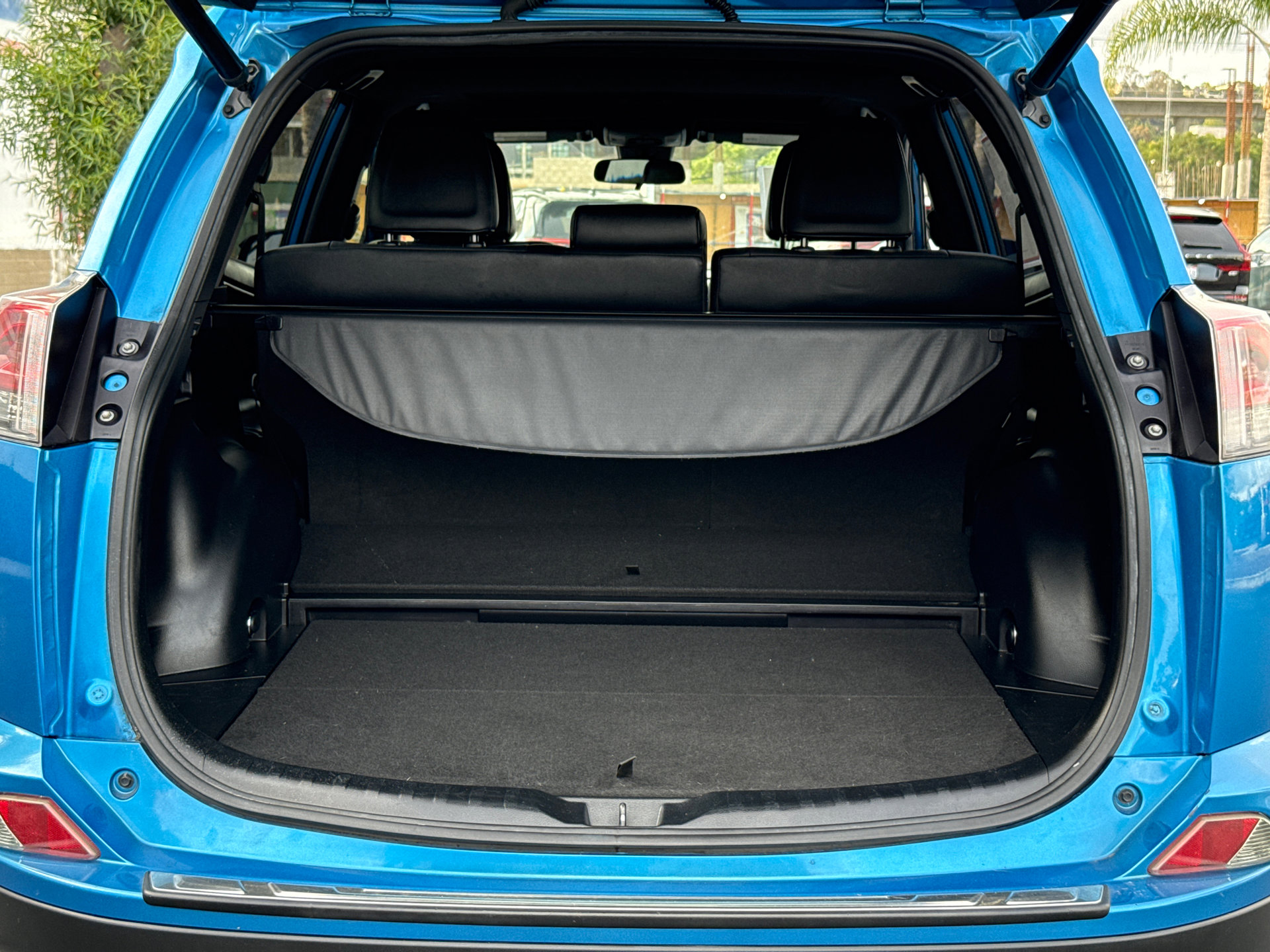 Certified 2018 Toyota RAV4 SE AWD/4WD image 8