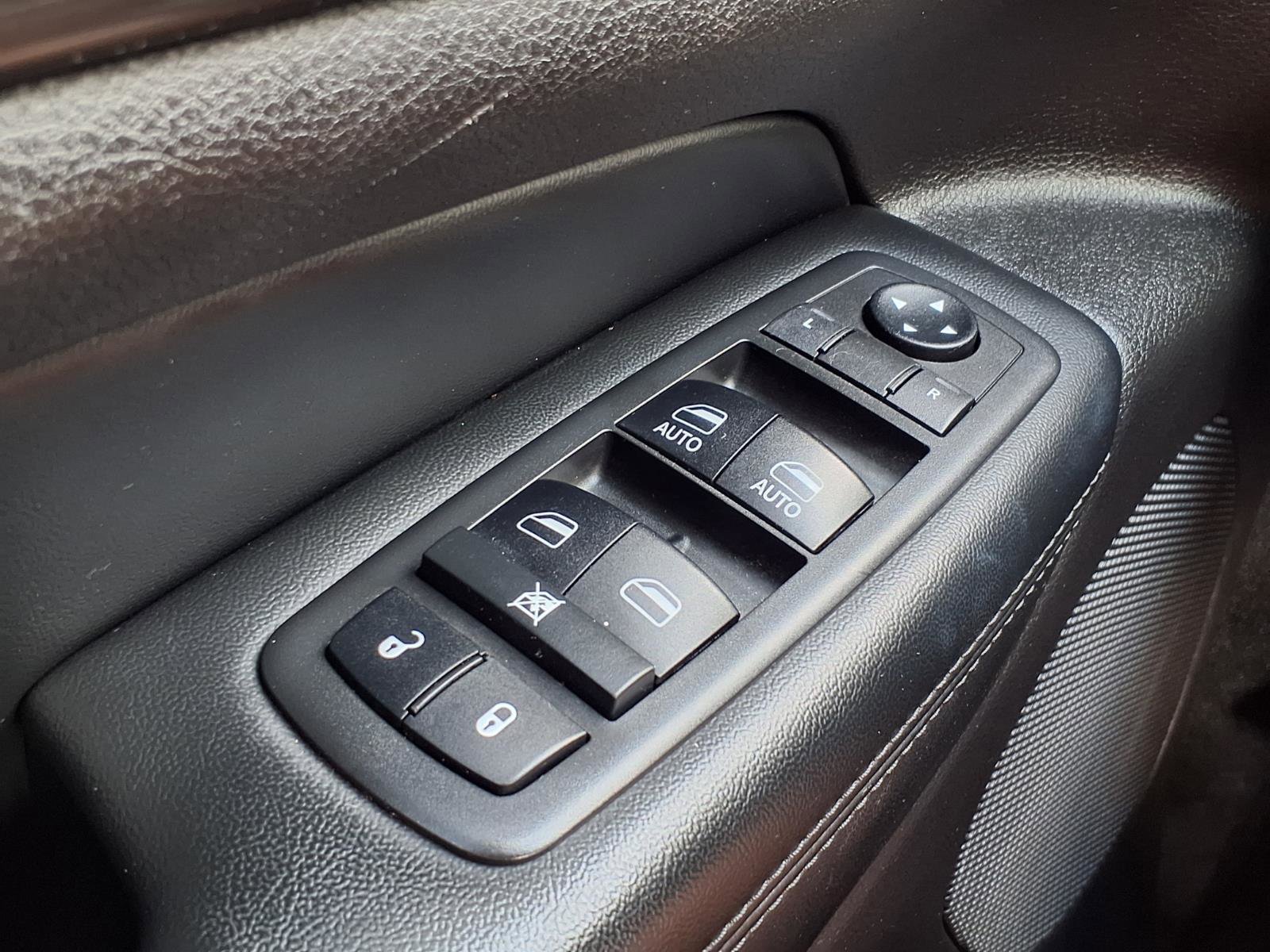 Used 2019 Jeep Grand Cherokee Altitude RWD image 12
