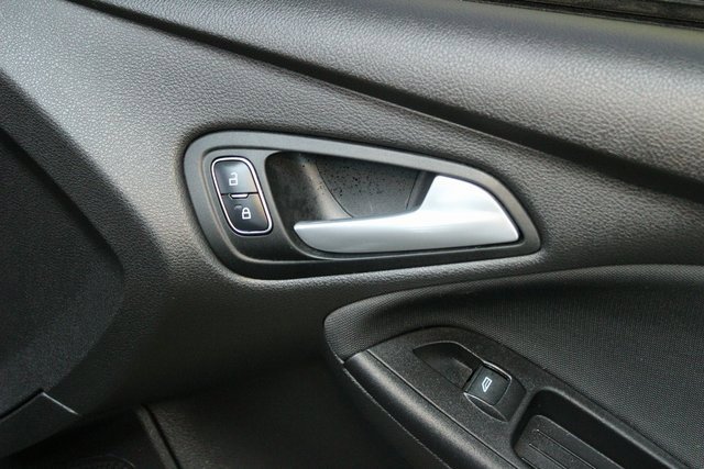 Used 2017 Ford Focus SE image 9