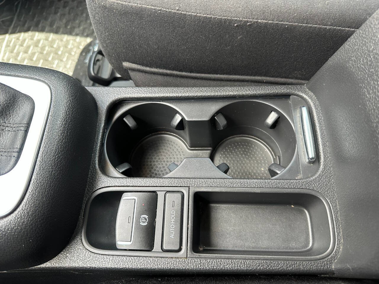 Used 2011 Volkswagen Tiguan SE image 39