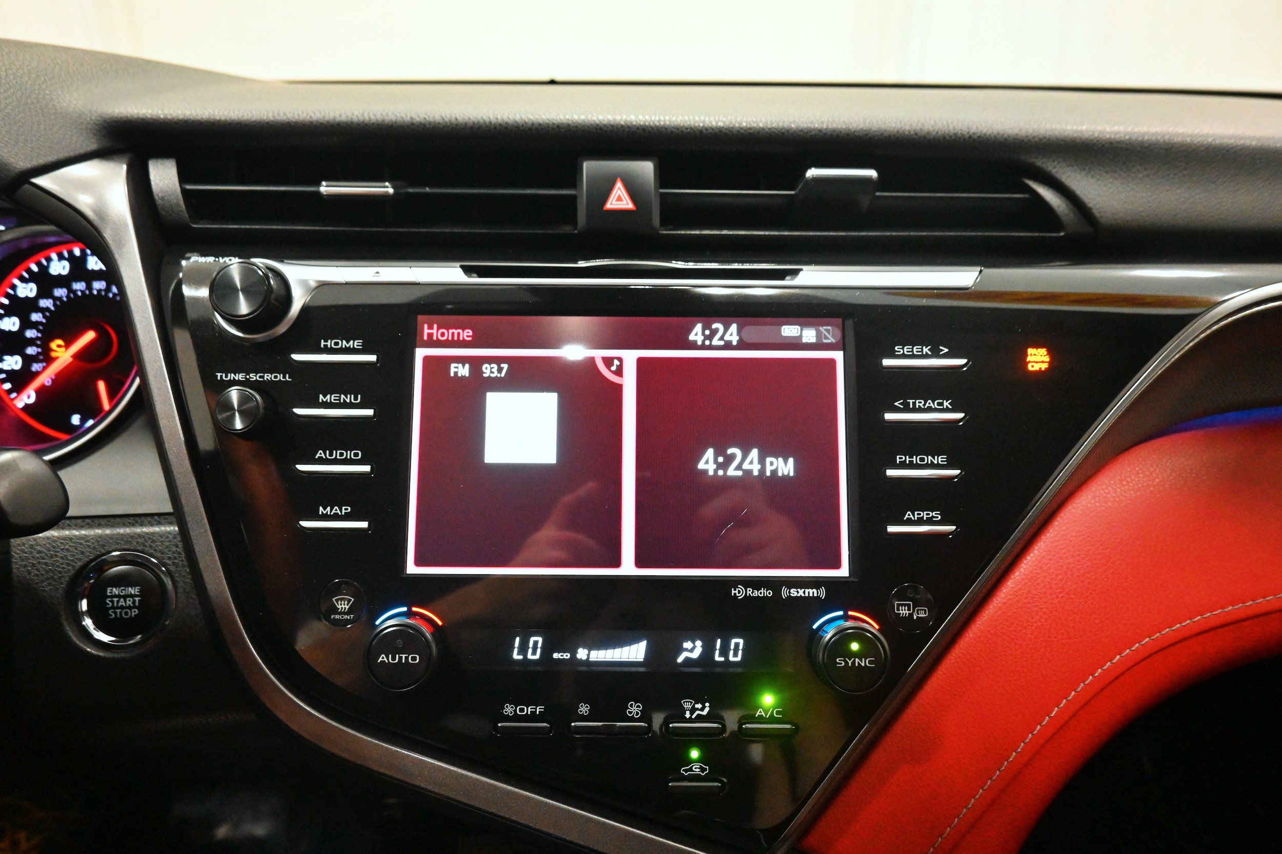Used 2019 Toyota Camry XSE FWD image 11