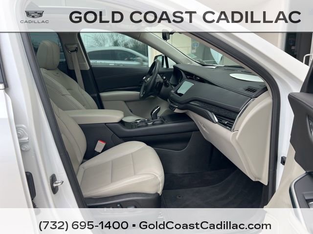Used 2022 Cadillac XT4 Premium Luxury w/ Enhanced Visibility Package image 7