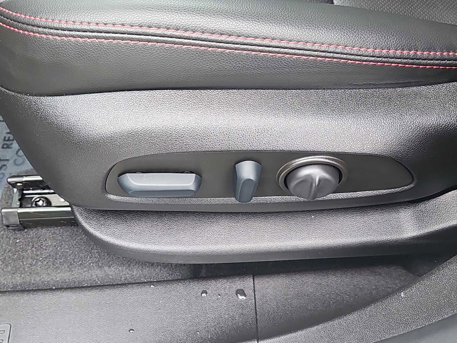 Used 2022 Chevrolet Equinox RS w/ RS Leather Package image 25