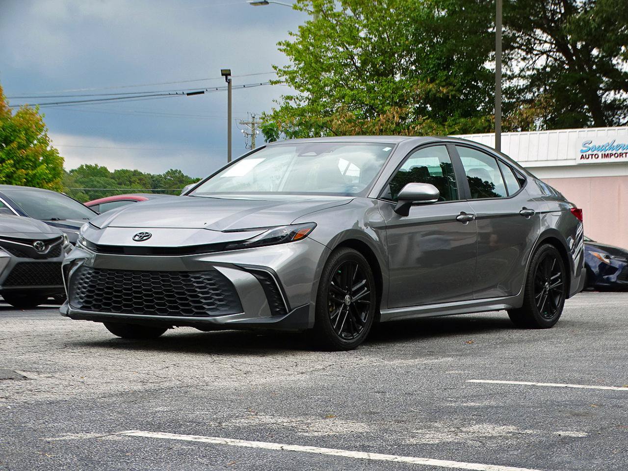 Used 2025 Toyota Camry SE w/ Convenience Package FWD image 6