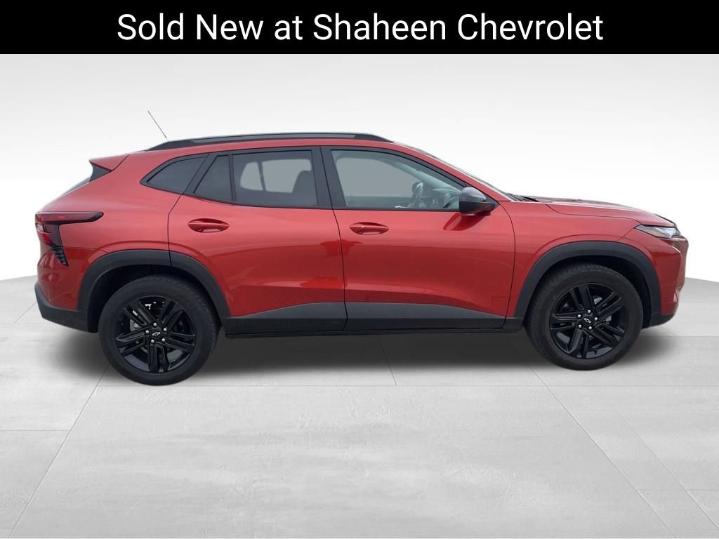 Used 2024 Chevrolet Trax ACTIV w/ Sunroof Package image 8
