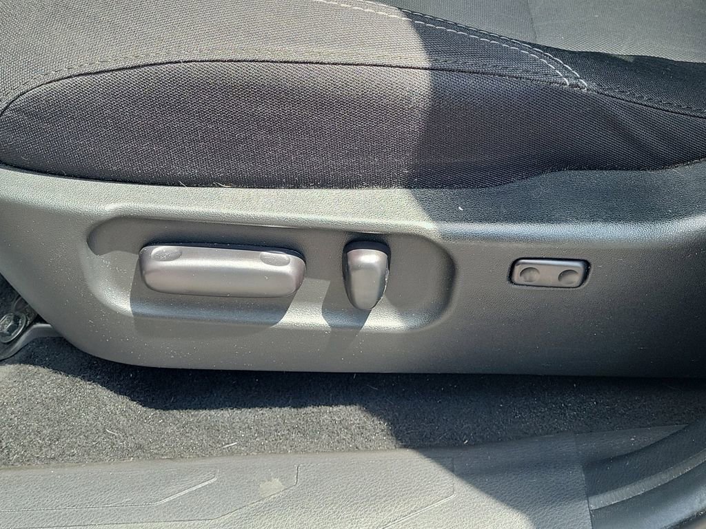 Used 2022 Toyota Tacoma TRD Sport w/ Technology Package RWD image 20