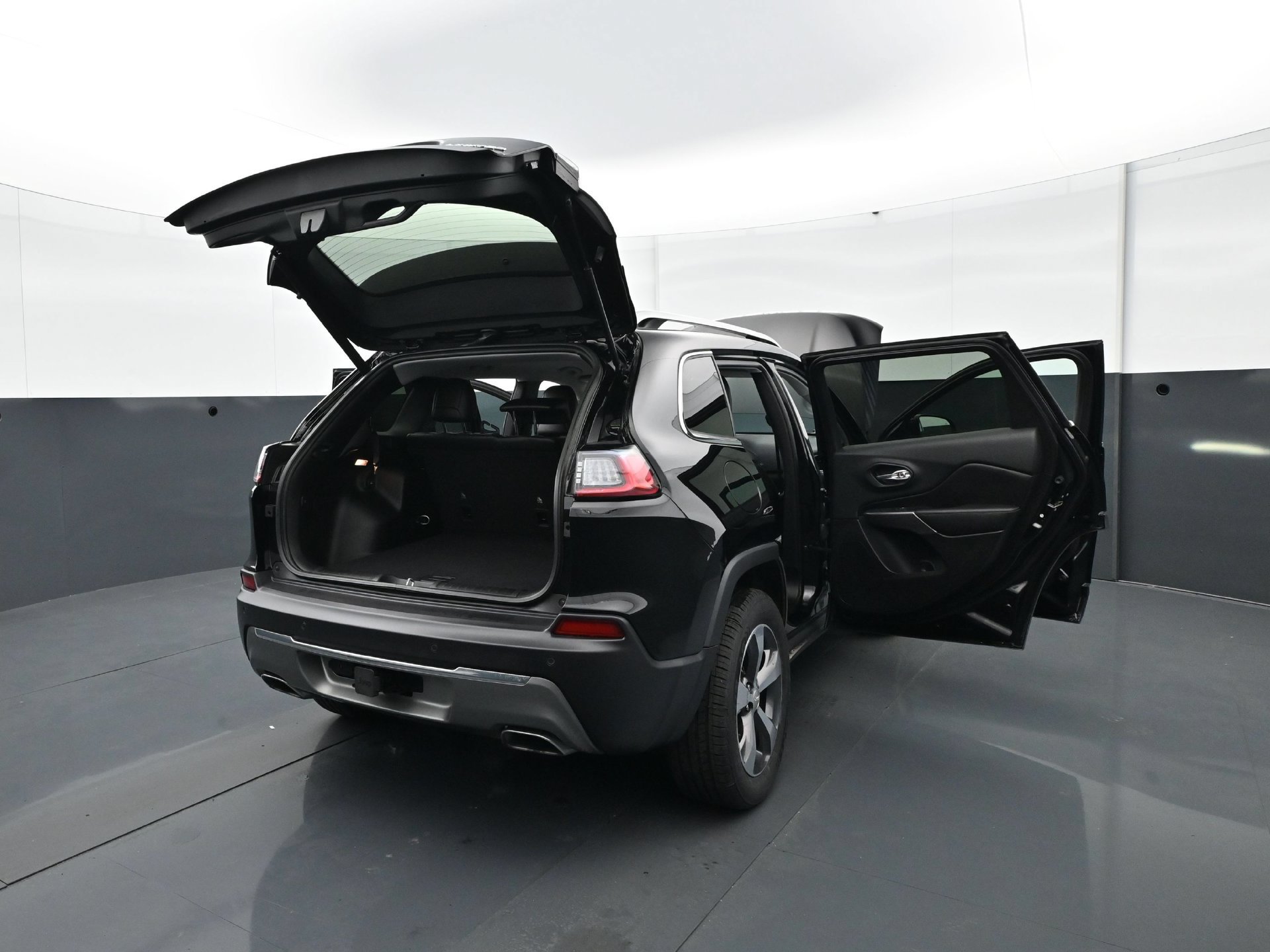 Used 2019 Jeep Cherokee Limited w/ Trailer Tow Group AWD/4WD image 33