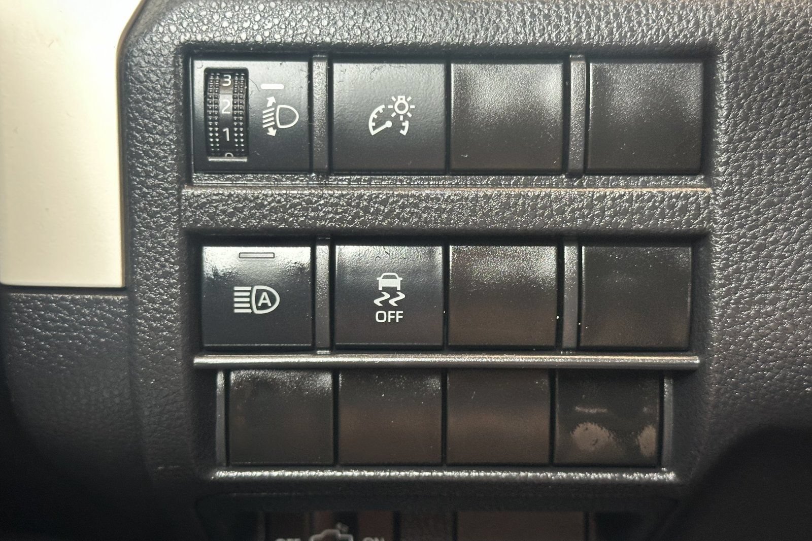 Used 2024 Toyota Tacoma TRD Off-Road AWD/4WD image 30