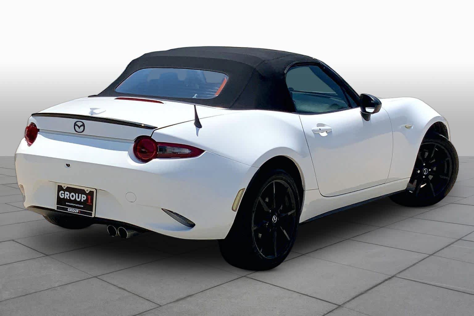 Used 2021 MAZDA MX-5 Miata Club RWD image 11