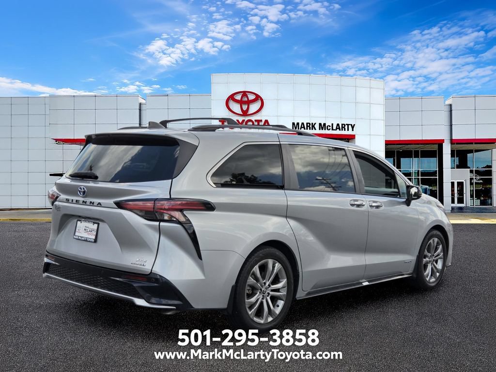 Used 2021 Toyota Sienna XSE w/ XSE Plus Package FWD image 5