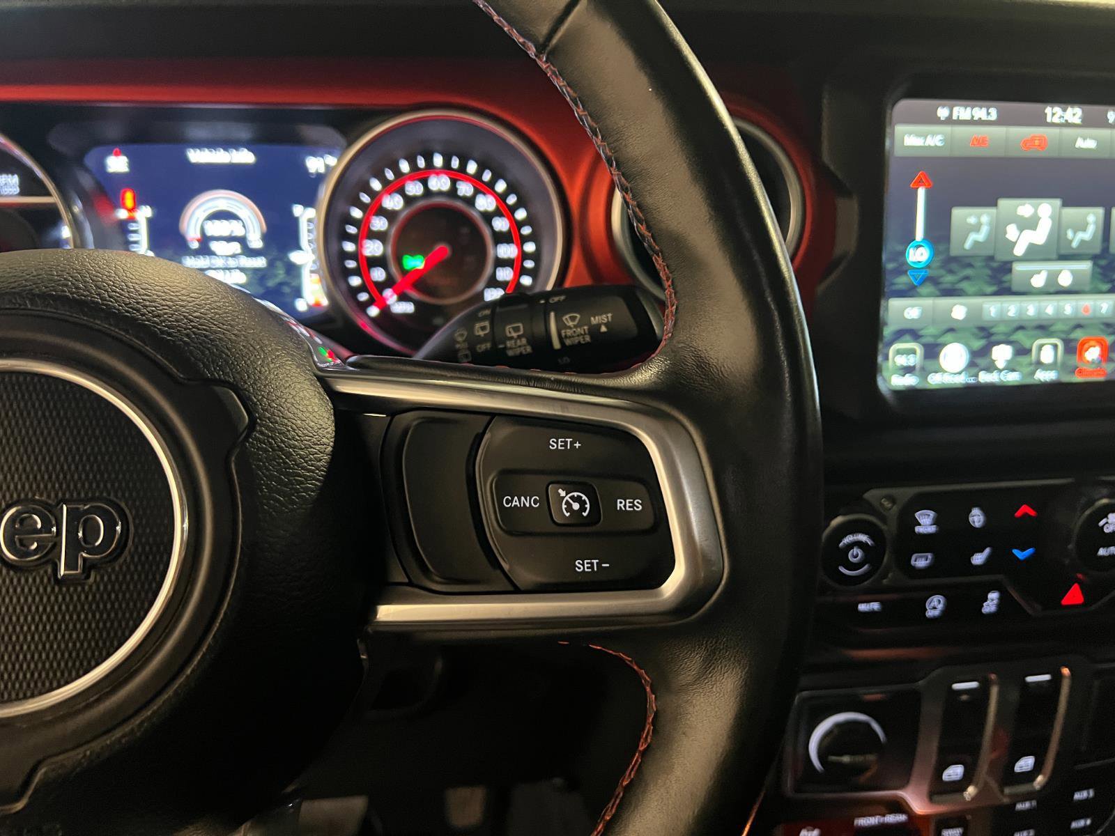 Used 2018 Jeep Wrangler Rubicon AWD/4WD image 14