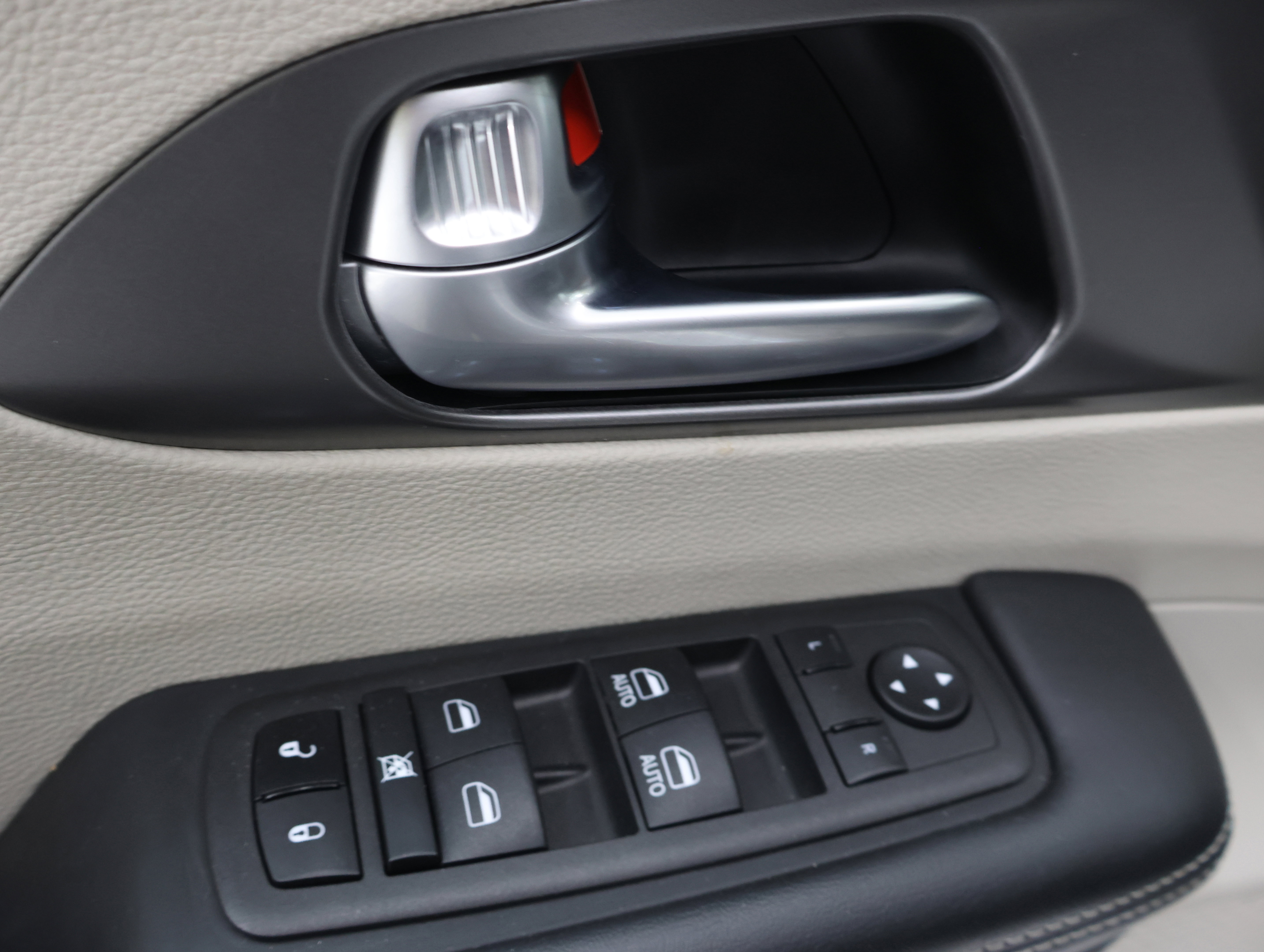 Used 2024 Chrysler Pacifica Touring-L FWD image 41