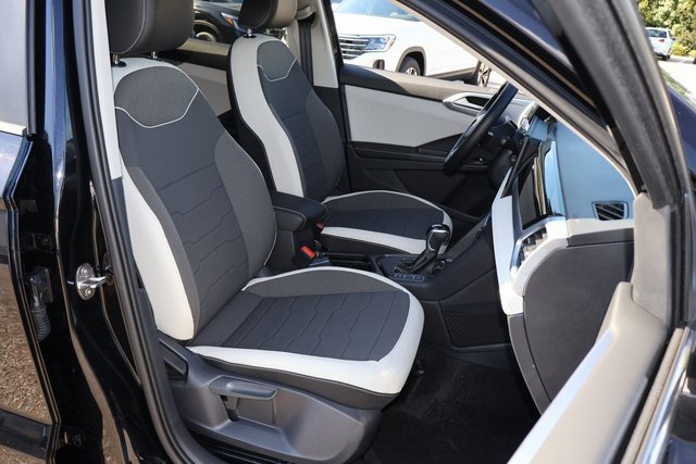 Certified 2025 Volkswagen Taos SE image 17