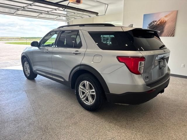 Used 2020 Ford Explorer XLT w/ Comfort Package AWD/4WD image 3