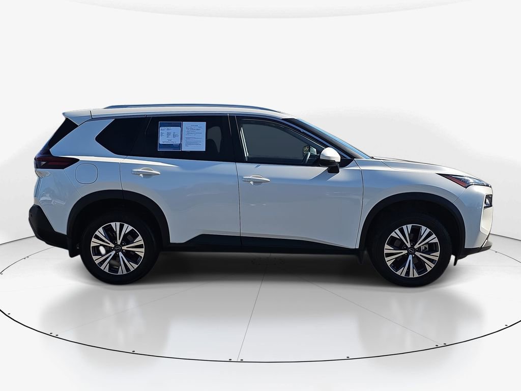 Used 2022 Nissan Rogue SV w/ SV Premium Package image 3