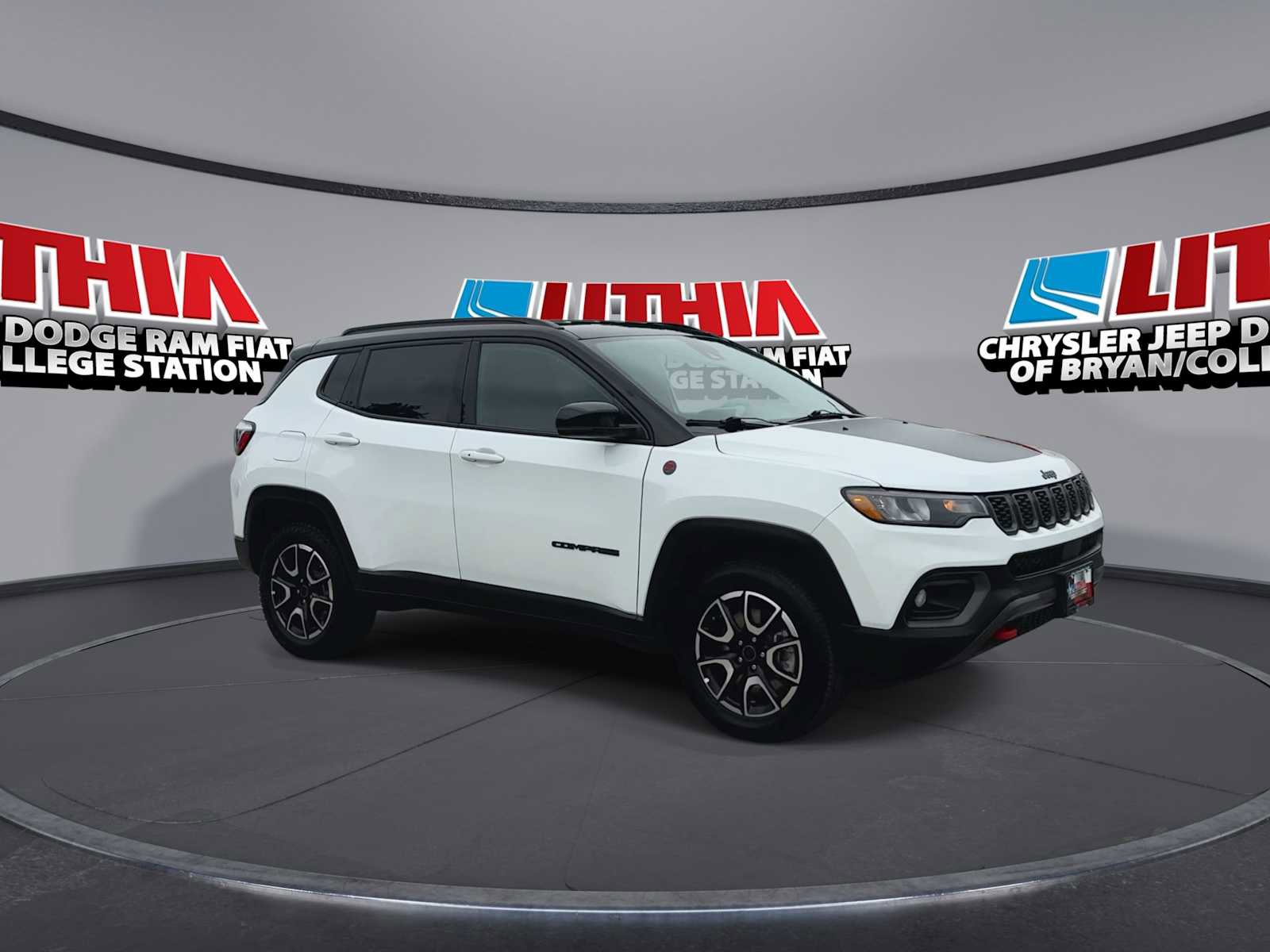 Used 2025 Jeep Compass Trailhawk w/ Trailer Tow Group AWD/4WD video 2