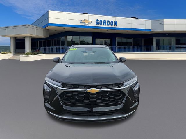 Used 2025 Chevrolet Trax LT w/ Driver Confidence Package image 9