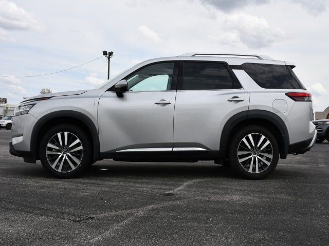 Used 2022 Nissan Pathfinder Platinum w/ Cargo Package image 4