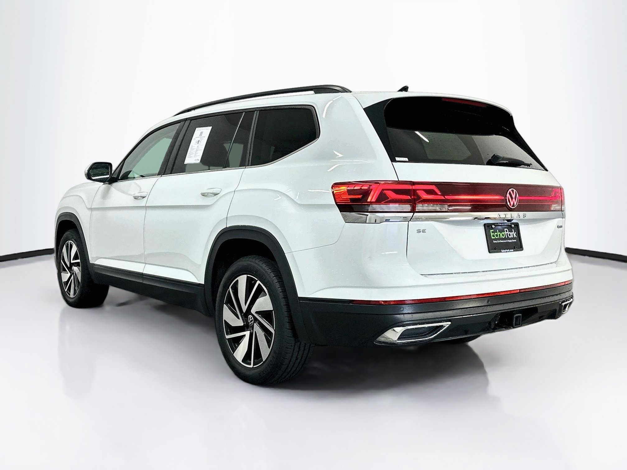 Used 2025 Volkswagen Atlas SE AWD/4WD image 5