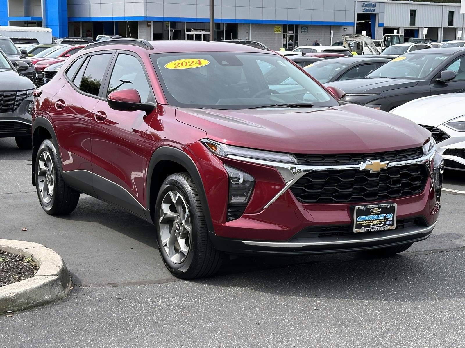 Used 2024 Chevrolet Trax LT w/ LT Convenience Package FWD image 5