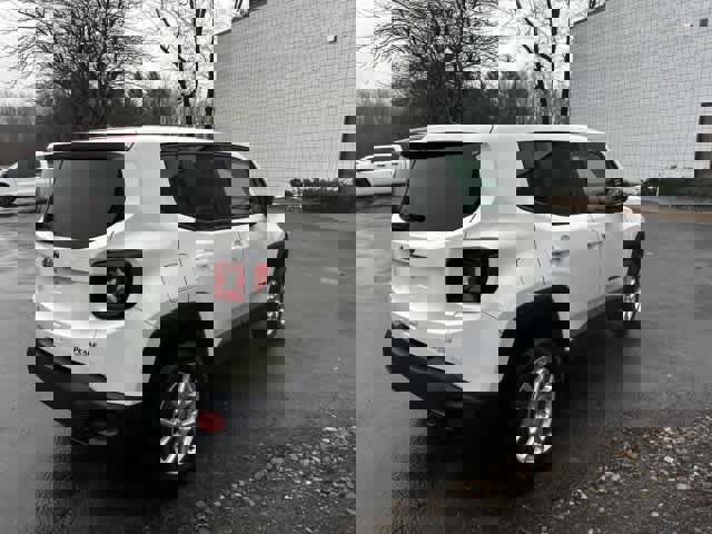 Used 2023 Jeep Renegade Latitude AWD/4WD image 7