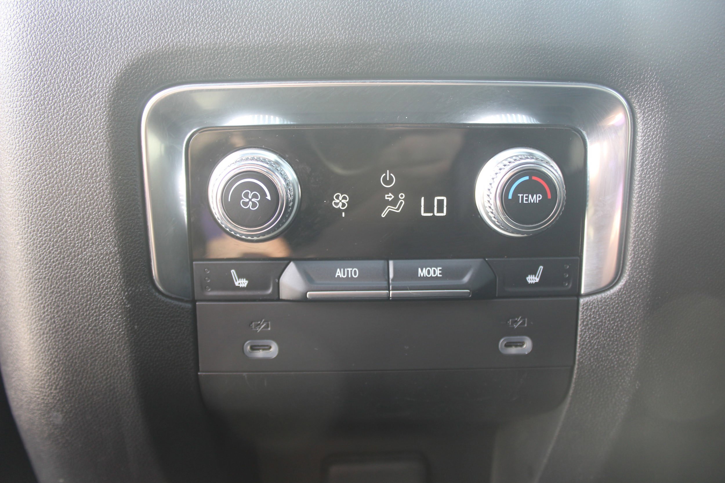 Used 2023 GMC Yukon XL Denali AWD/4WD image 17