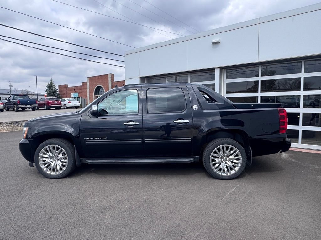 Used 2013 Chevrolet Avalanche LT AWD/4WD video 2