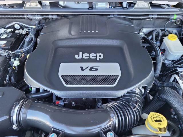Used 2015 Jeep Wrangler Sahara w/ Connectivity Group AWD/4WD image 20