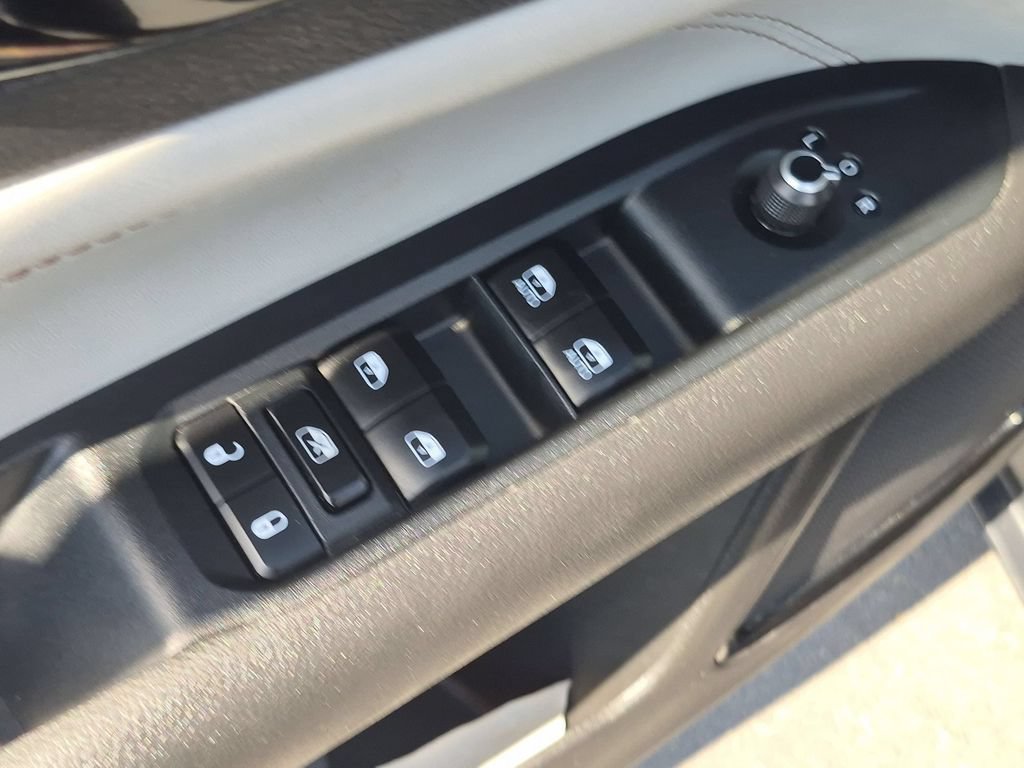 Used 2025 Jeep Compass Limited AWD/4WD image 13