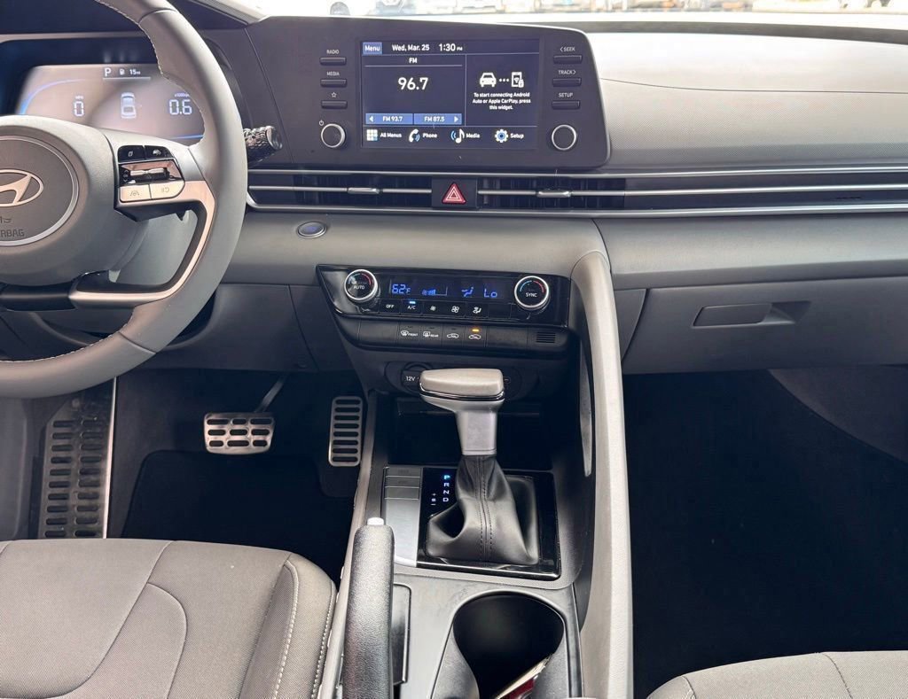 Used 2025 Hyundai Elantra Sport image 4